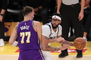 东契奇助湖人签下A级中锋 浓眉多年求中锋未遂