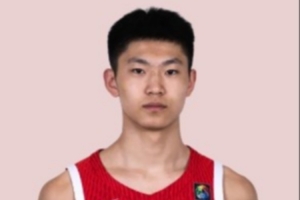 张淳智8投4中，三分球3投全失，仅得10分2篮板1助攻