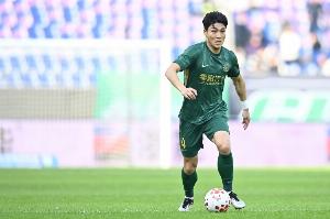 体坛报:世界杯期间中超唯一代表朴镇燮回归浙江队,提升球队中后场实力