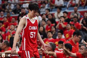 郭士强表示：杨瀚森此次表现平平，但他毕竟有一年半时间没与国家队一起训练了。