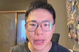 解说：詹姆斯上个赛季率队晋级次轮乃荣耀佳绩，期待他持续追逐总冠军