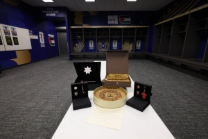 FIFA官方社交媒体分享照片，约旦队更衣室留赠品及感谢信告别