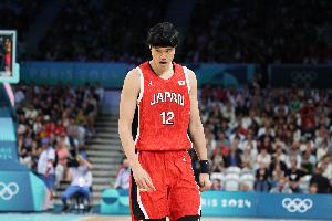 渡边雄太11投5中 三分4中1 罚球5中5 拿下16分4篮板1助攻
