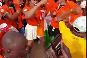 双双出线！ 科特迪瓦和厄瓜多尔球迷赛后共同庆祝！