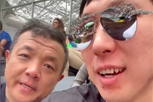 周琦社交媒体分享现场观世界杯vlog：世界杯真不错，一定要看！