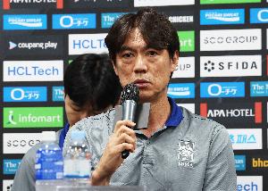 韩媒报道:洪明甫合约至亚洲杯结束,留任与否尚无定论