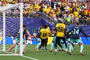 厄瓜多尔2-1击败德国！角球战中诺伊尔争球，普拉塔抢射破门
