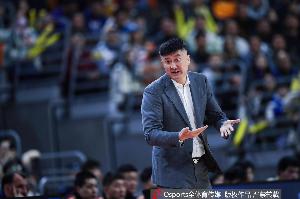 媒体人:尽管杜锋存在诸多问题,但他当年率队对抗日本时堪称得心应手