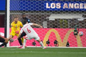 土耳其2-1逆转美国！流畅配合助力土耳其，柯克曲打入关键球
