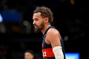奇才队特雷·杨4年2.12亿续约引争议，ESPN评级：D