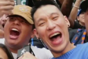 书豪客串扮演街头记者体验狂热纽约球迷氛围！球迷高呼：布伦森就是我的爸爸