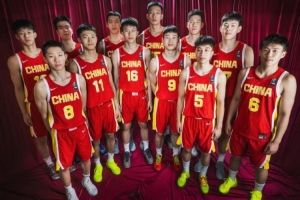 媒体人:对方身体对抗激烈,国青应对略显迷茫