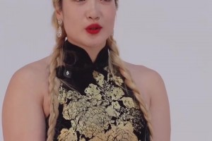 嚯！来看看李梦最新旗袍装扮！这大身板不愧是是“勒布朗梦”