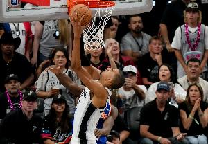托尼·帕克：文班亚马堪称NBA最强球员，罕见的天才